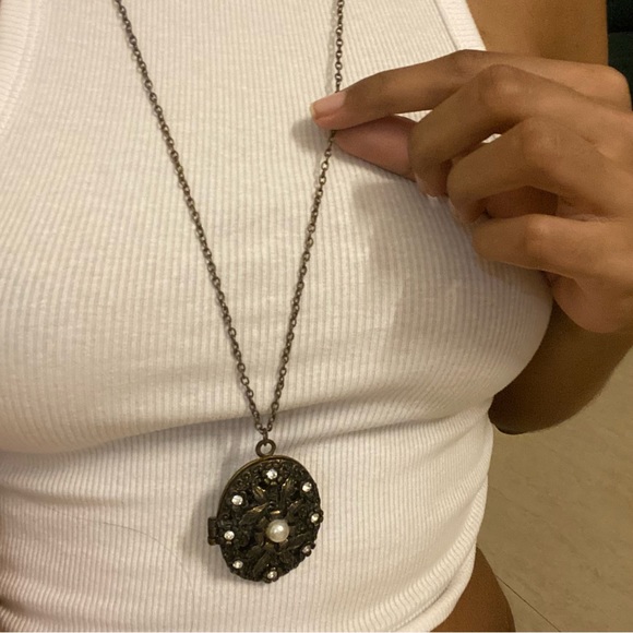 Vintage Bronze locket necklace with magnetic clasp pearl and rhinestones. - Picture 2 of 5